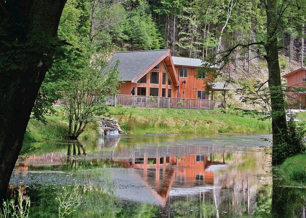 Penvale Lakes Lodges Llangollen Exteriör bild